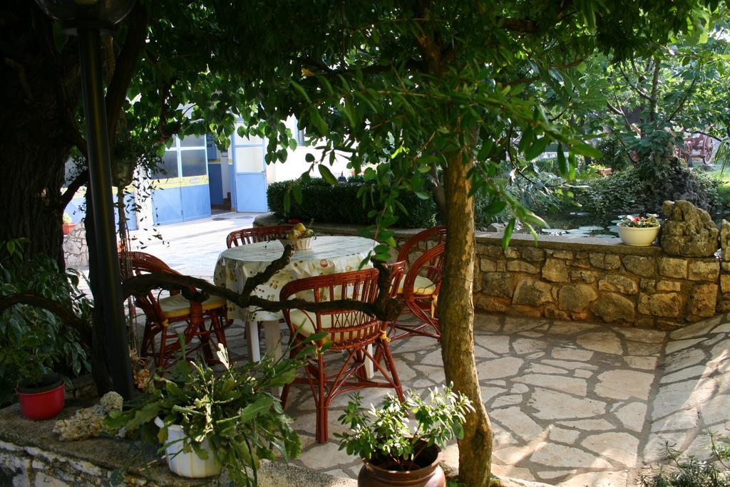 Apartment Pokrajac Ровиньско село Номер фото